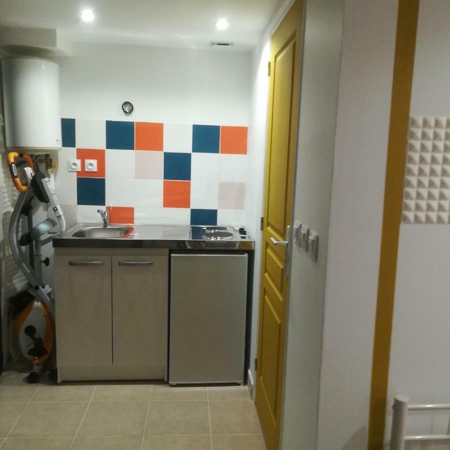 Dependance Maison, 5 Mnt Gare & Tram Apartment Vénissieux